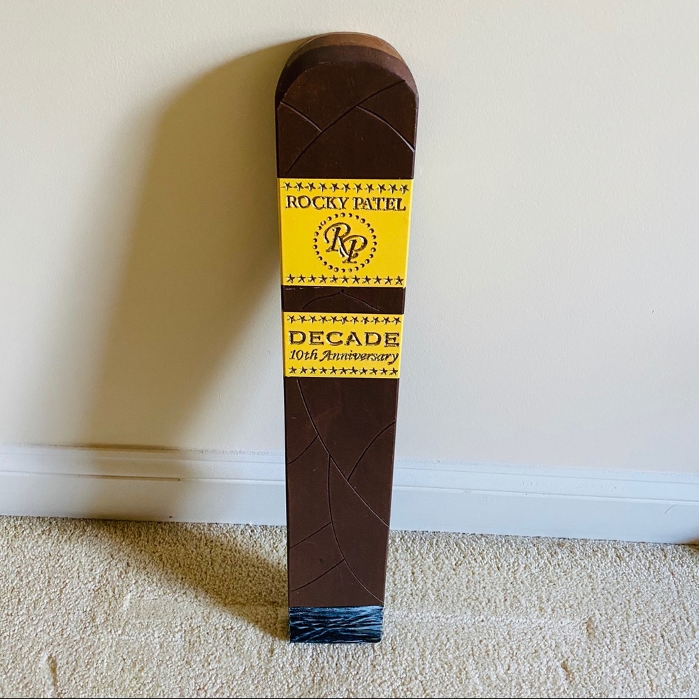 Wooded cigar wall frame